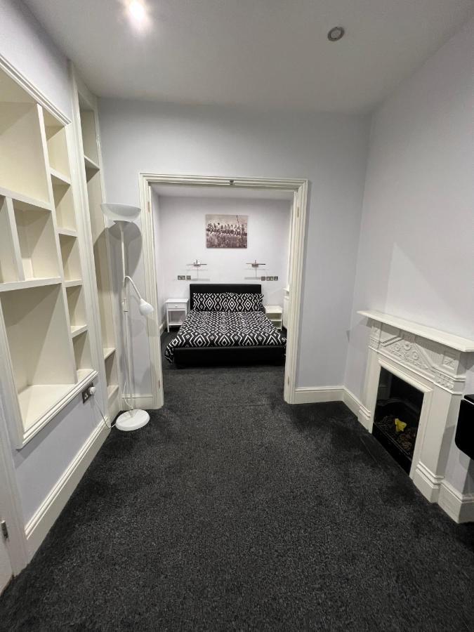 Отель Addison House Уокинг Экстерьер фото