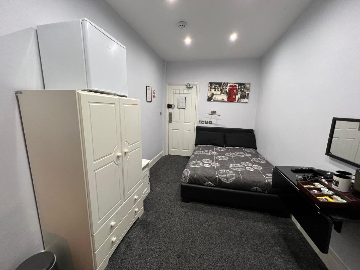 Отель Addison House Уокинг Экстерьер фото