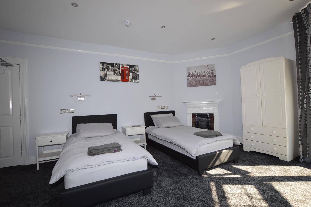 Отель Addison House Уокинг Экстерьер фото