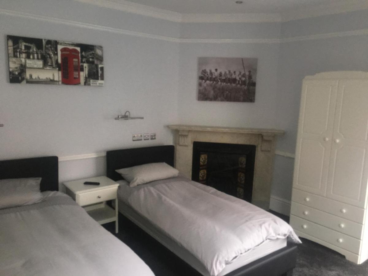 Отель Addison House Уокинг Экстерьер фото